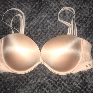 Pink/Victoria Secret pinkish/peach color bra💗
